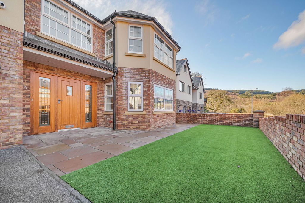 Property photo 2 of 53