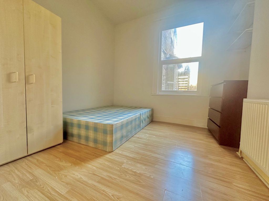 Property photo 3 of 7 Bedroom