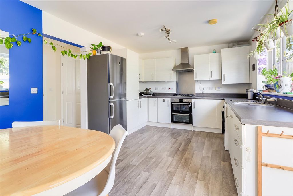 Property photo 2 of 18 Img (14).Jpg