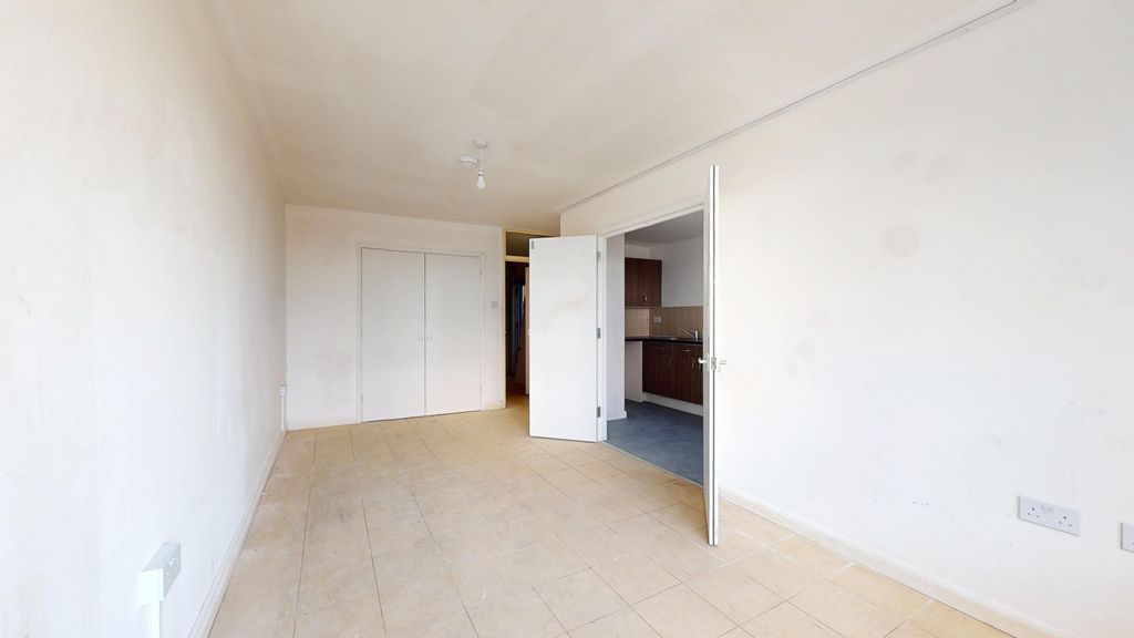 Property photo 3 of 11 Flat 3, 223A Church Road, Willesden, London, Nw10 9Ep