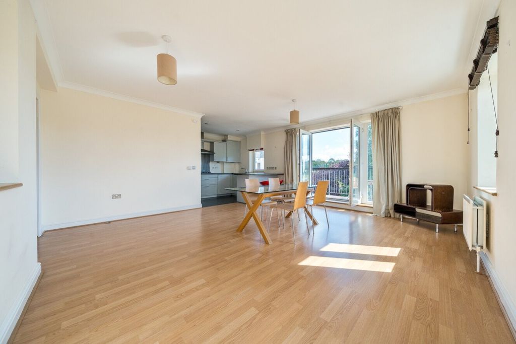 Property photo 3 of 16 Picture No. 11