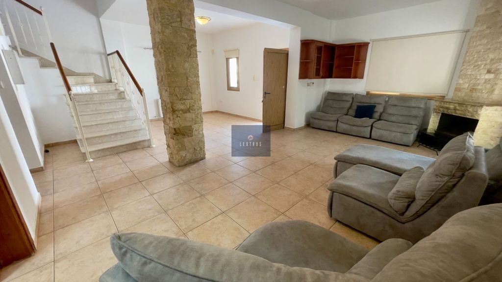 Property photo 1 of 33