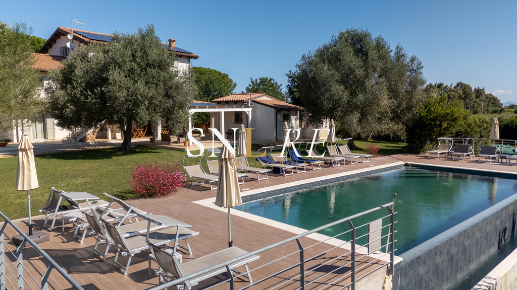 Property photo 3 of 32