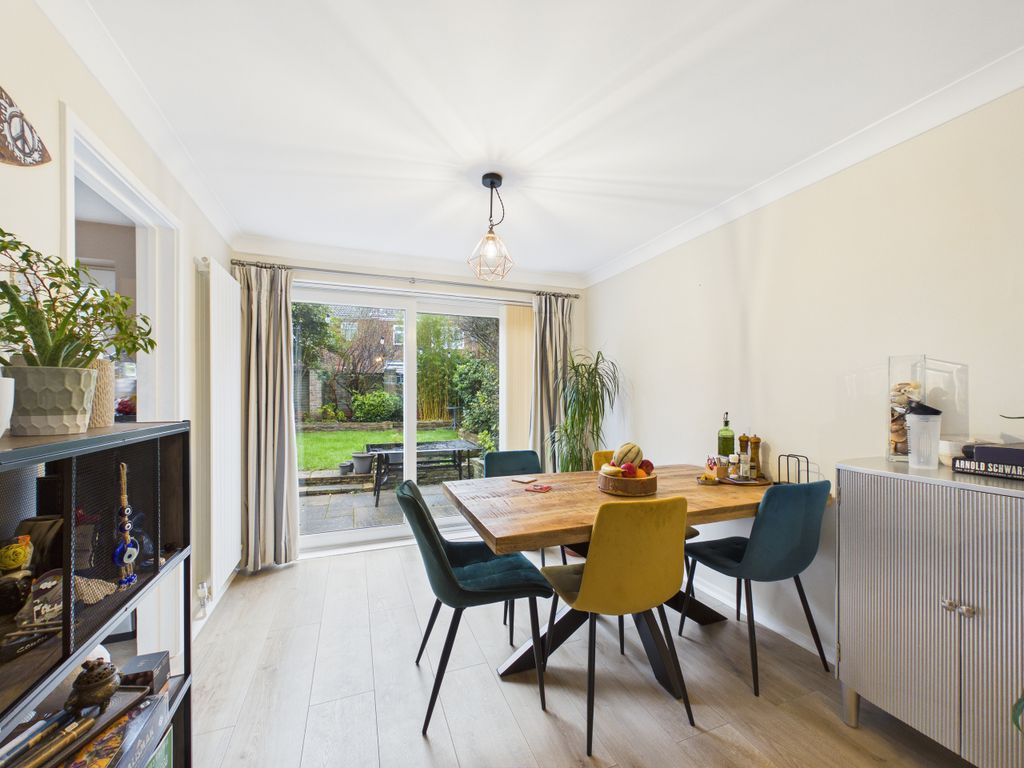 Property photo 3 of 11 Cam02536G0-Pr0052-Still001