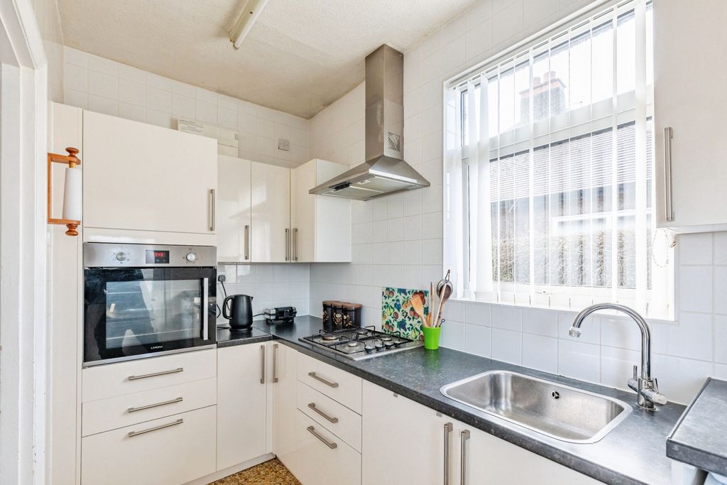 Property photo 2 of 19 Kitchen