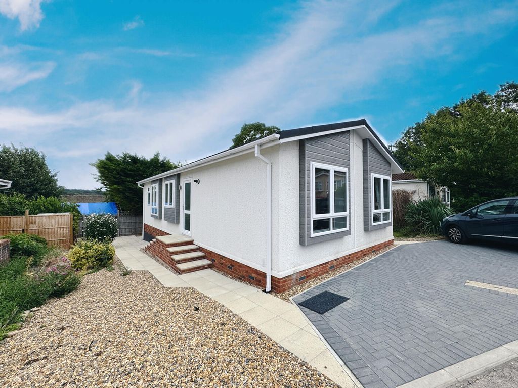 Property photo 1 of 13 Front (Exterior)