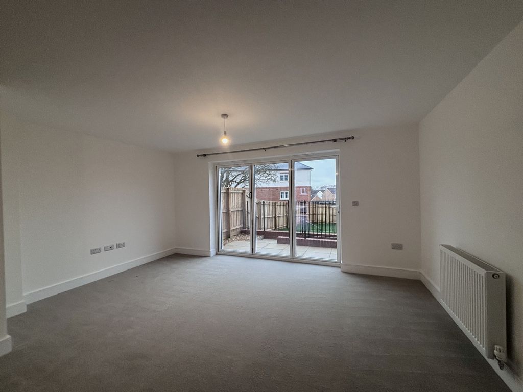 Property photo 3 of 11 Front Room