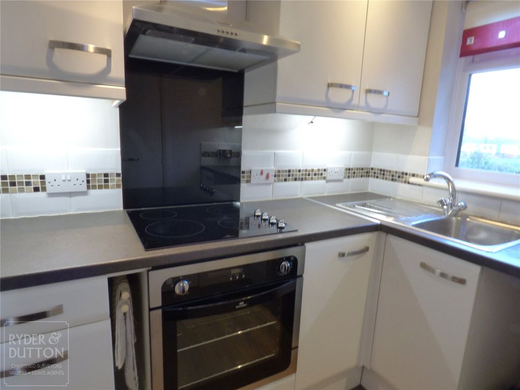 Property photo 3 of 9 Kitchen