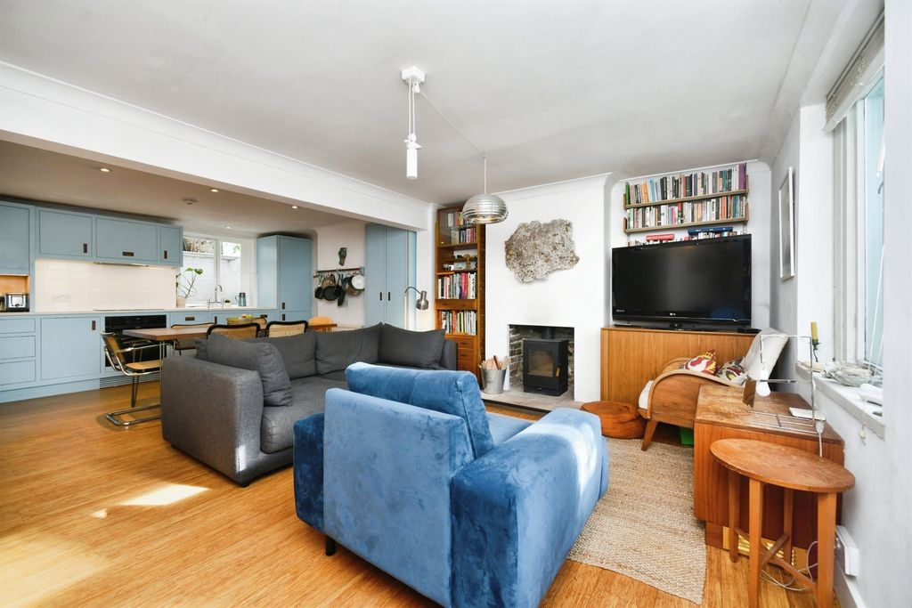 Property photo 3 of 17