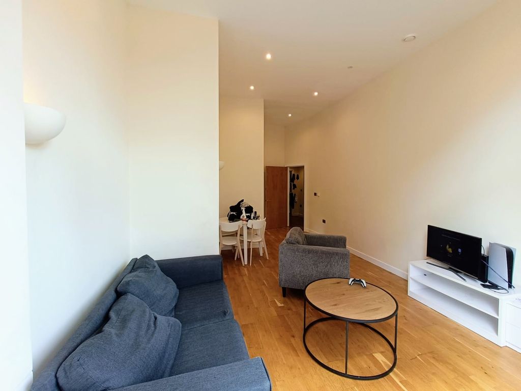 Property photo 3 of 9 Landing