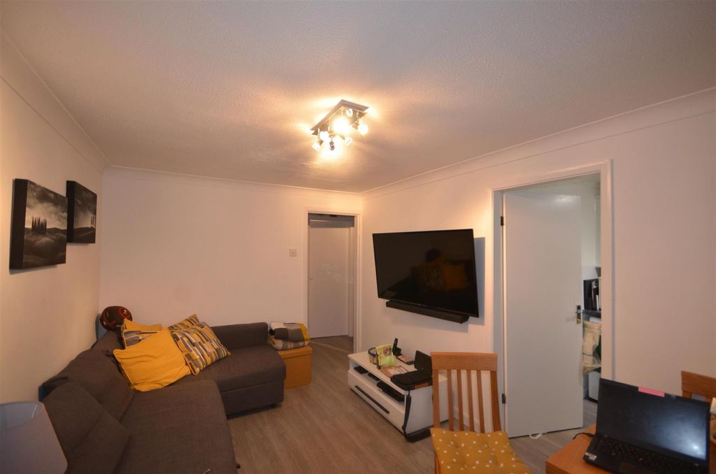 Property photo 1 of 4