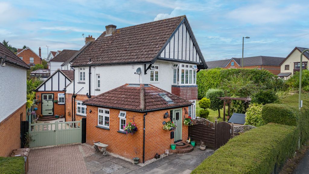 Property photo 1 of 42