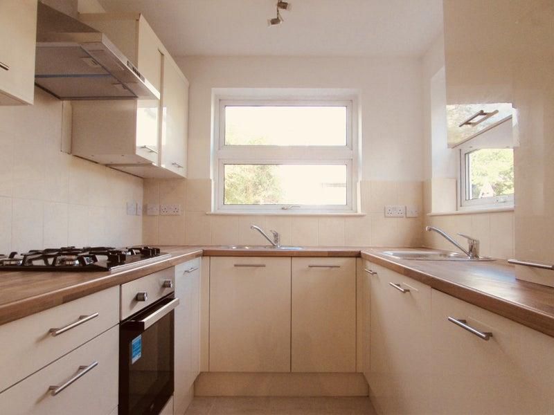 Property photo 2 of 4 Communal Kitchen.Jpg