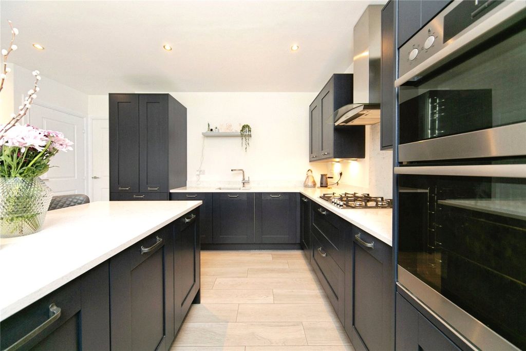 Property photo 2 of 17 Picture No. 04