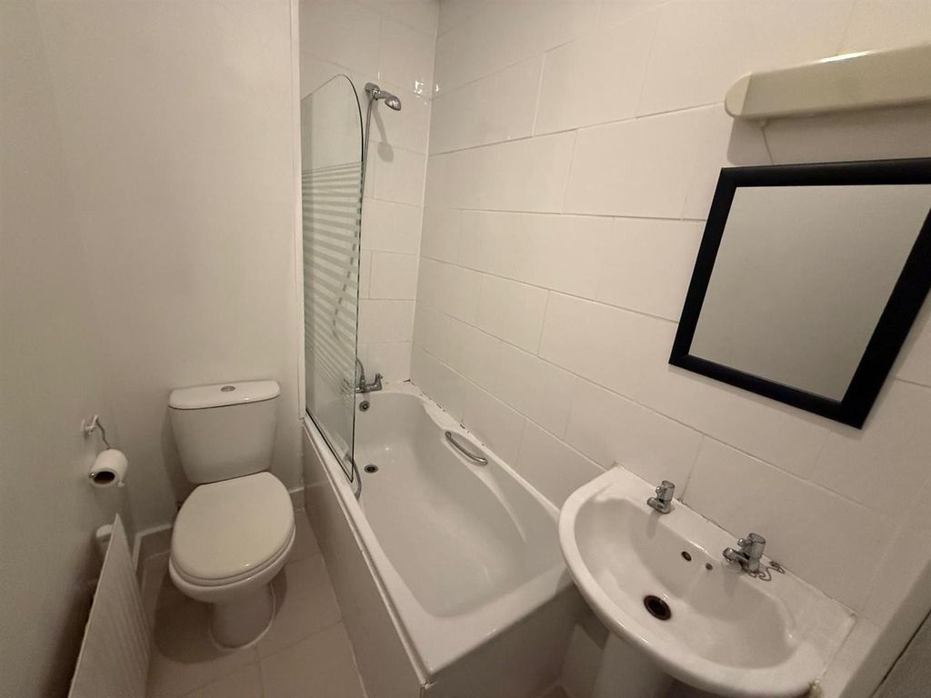 Property photo 3 of 4 Bathroom.Jpeg