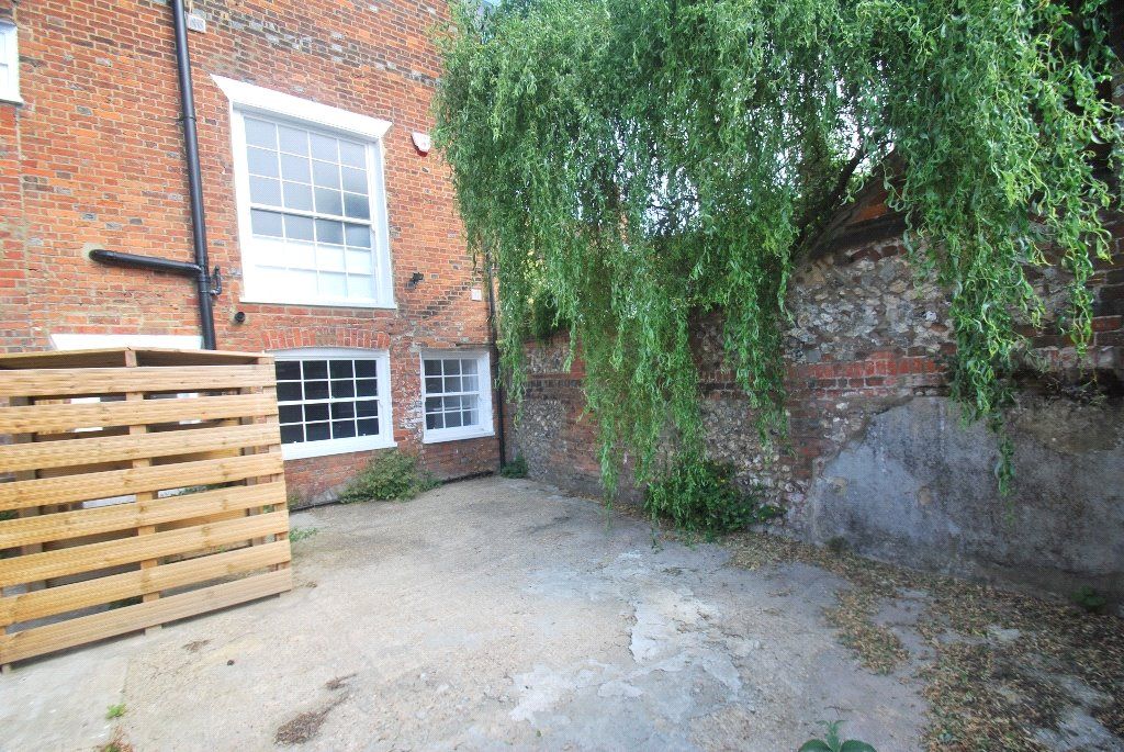 Property photo 3 of 13 Courtyard Garden