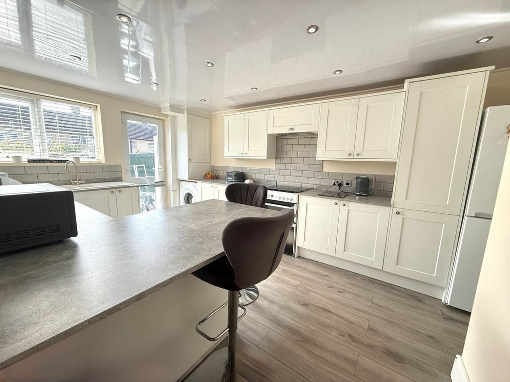 Property photo 3 of 24