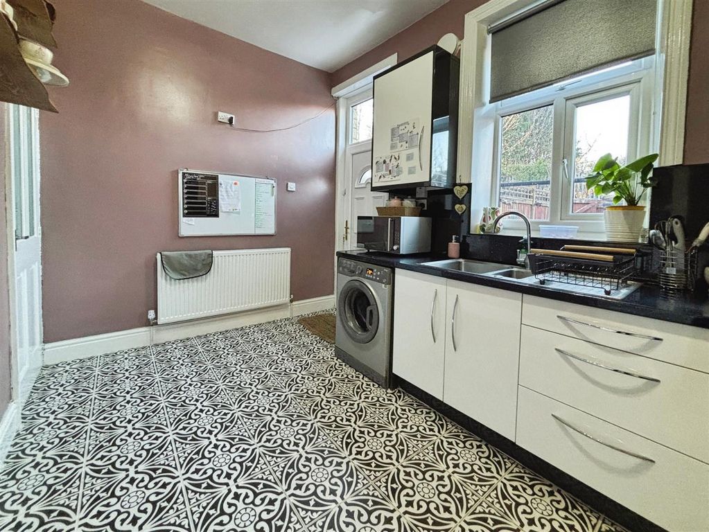 Property photo 3 of 17 Kitchen/Diner