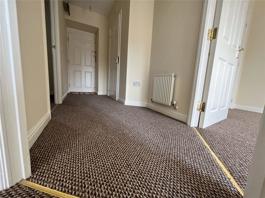 Property photo 3 of 11 Hallway