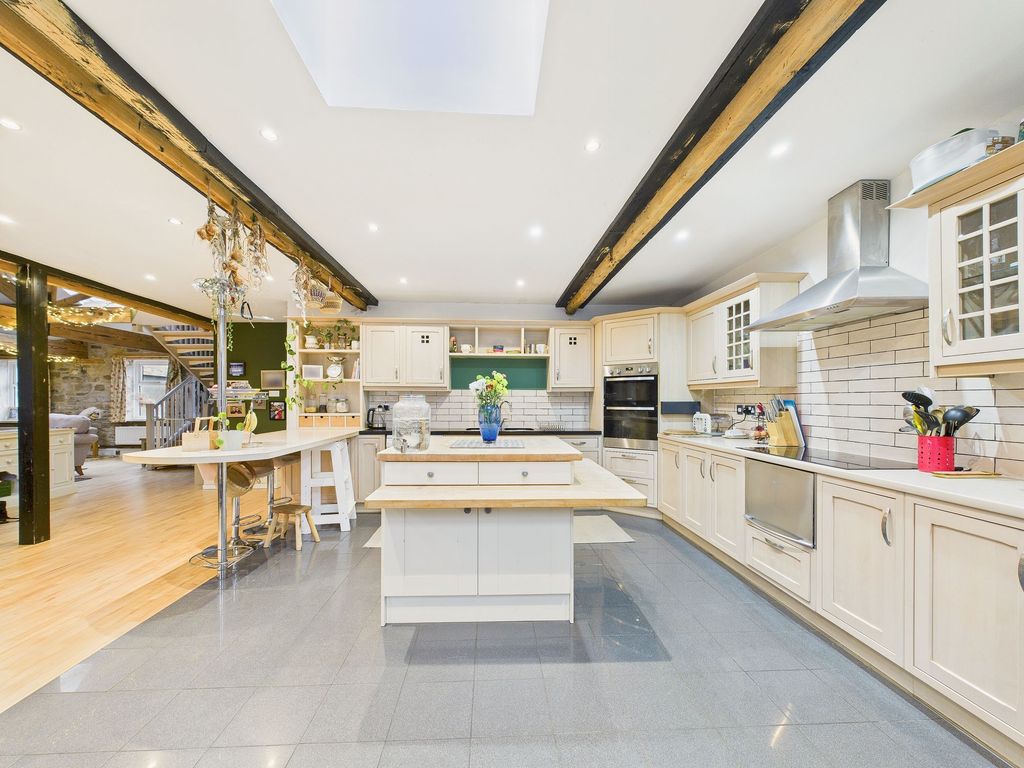 Property photo 3 of 15 Kitchen