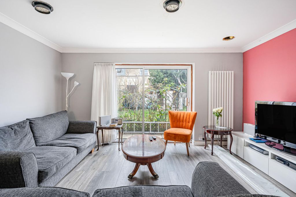 Property photo 2 of 23 Living Room