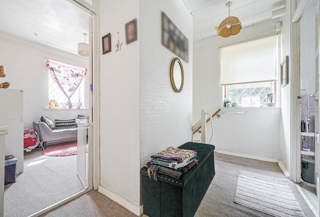 Property photo 3 of 16 1499580-10-6A707F...