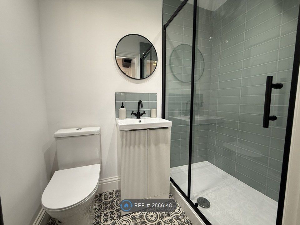Property photo 3 of 11 Room 5 En-Suite