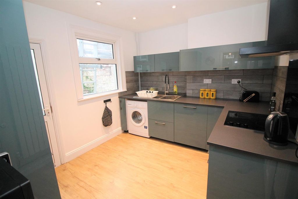 Property photo 3 of 17