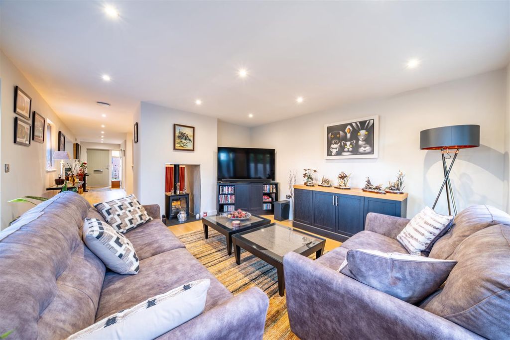 Property photo 2 of 31