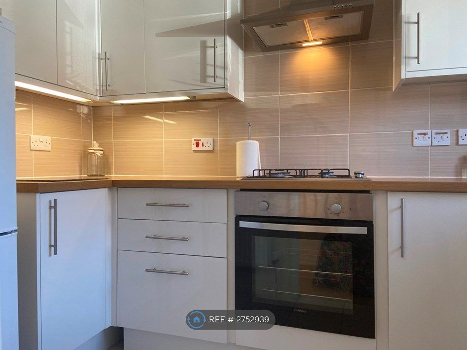 Property photo 2 of 14 Kitchen