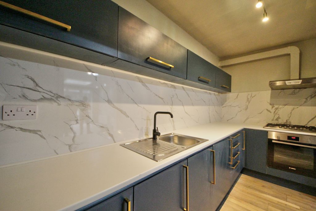 Property photo 3 of 6 Gallery