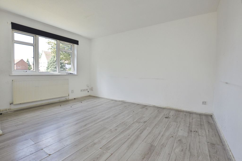 Property photo 3 of 11 Pbox-Img.Jpg