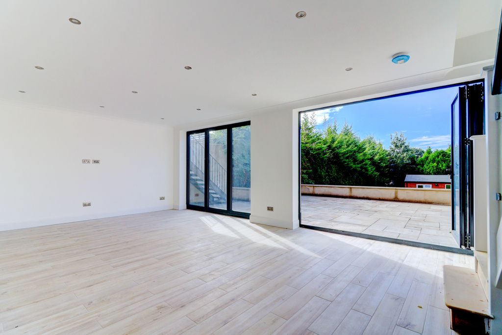 Property photo 2 of 21 Picture No. 33