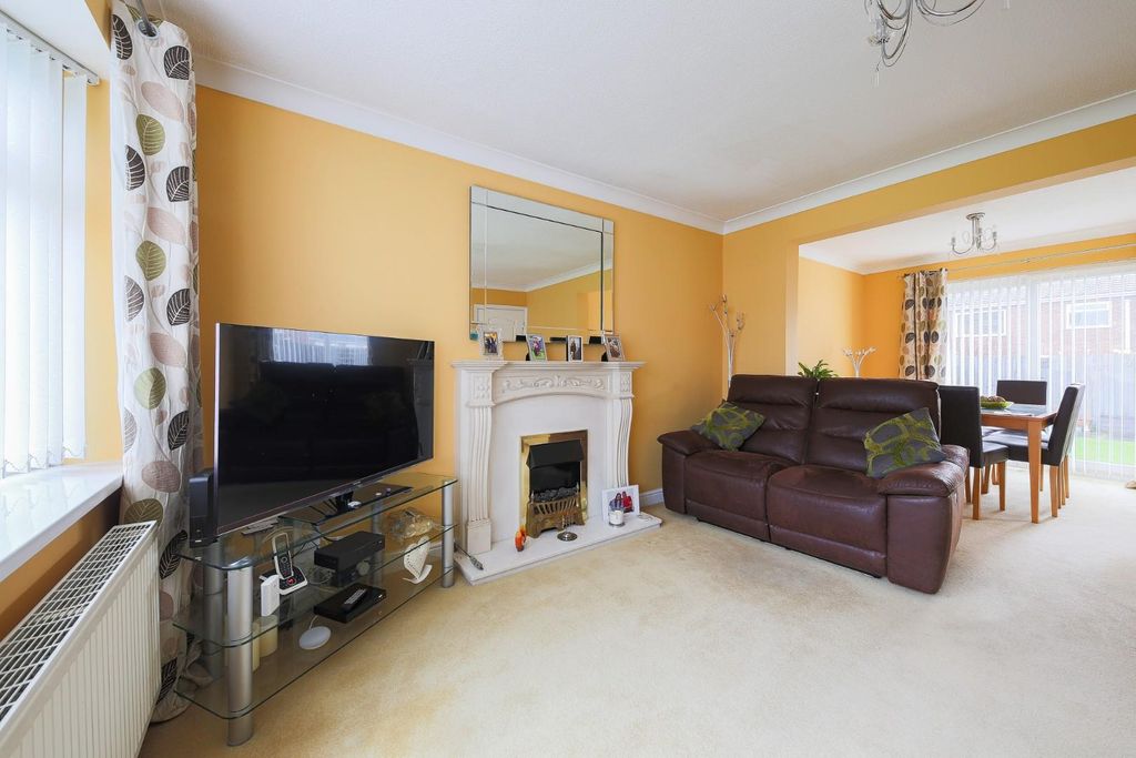 Property photo 3 of 18 Lounge.Jpg