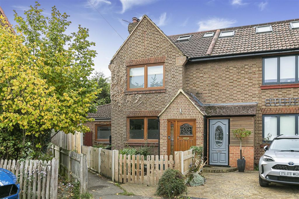 Property photo 1 of 32