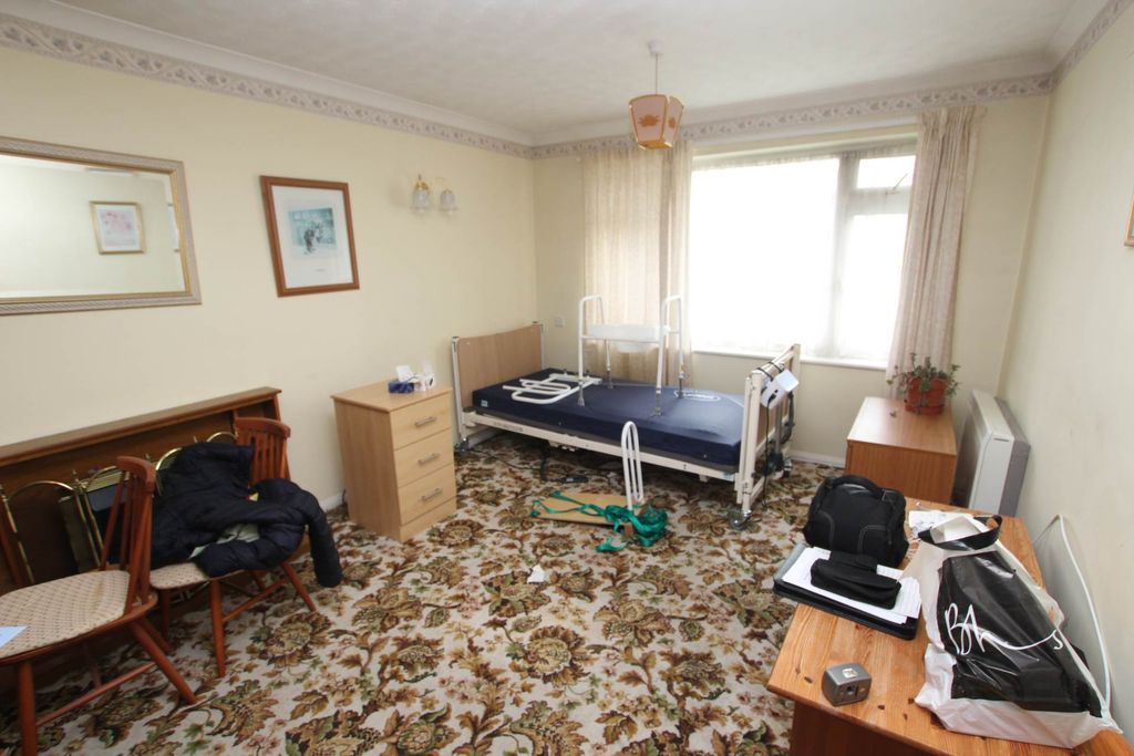 Property photo 2 of 8