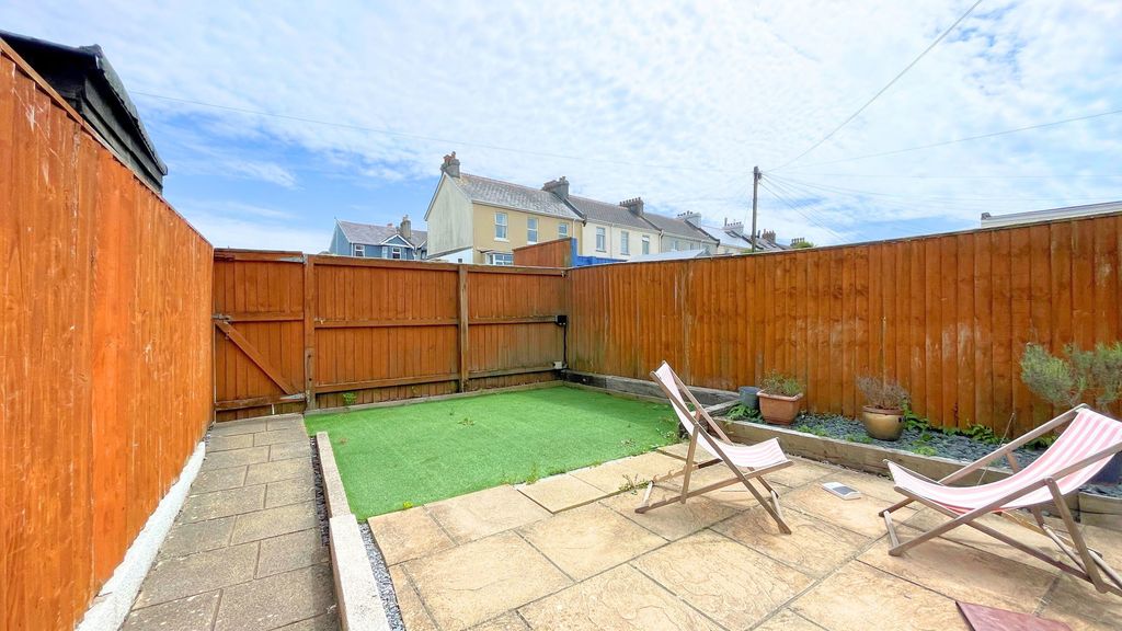 Property photo 2 of 11