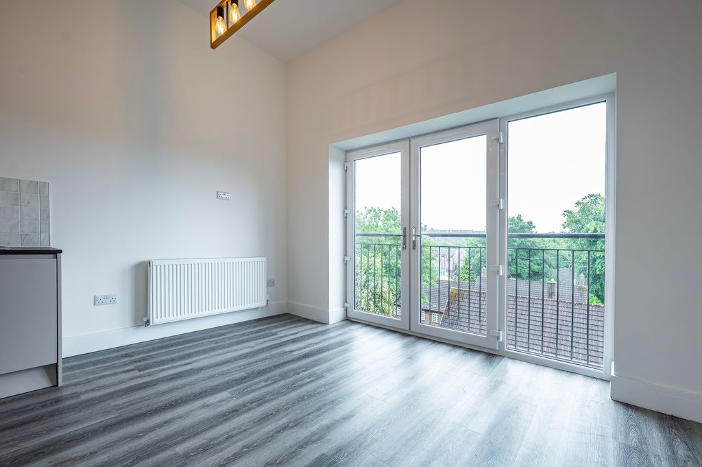Property photo 2 of 32