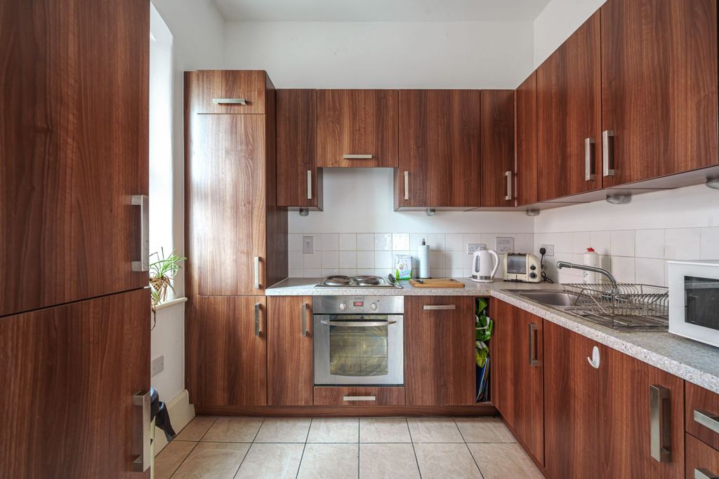 Property photo 2 of 9 Kitchen
