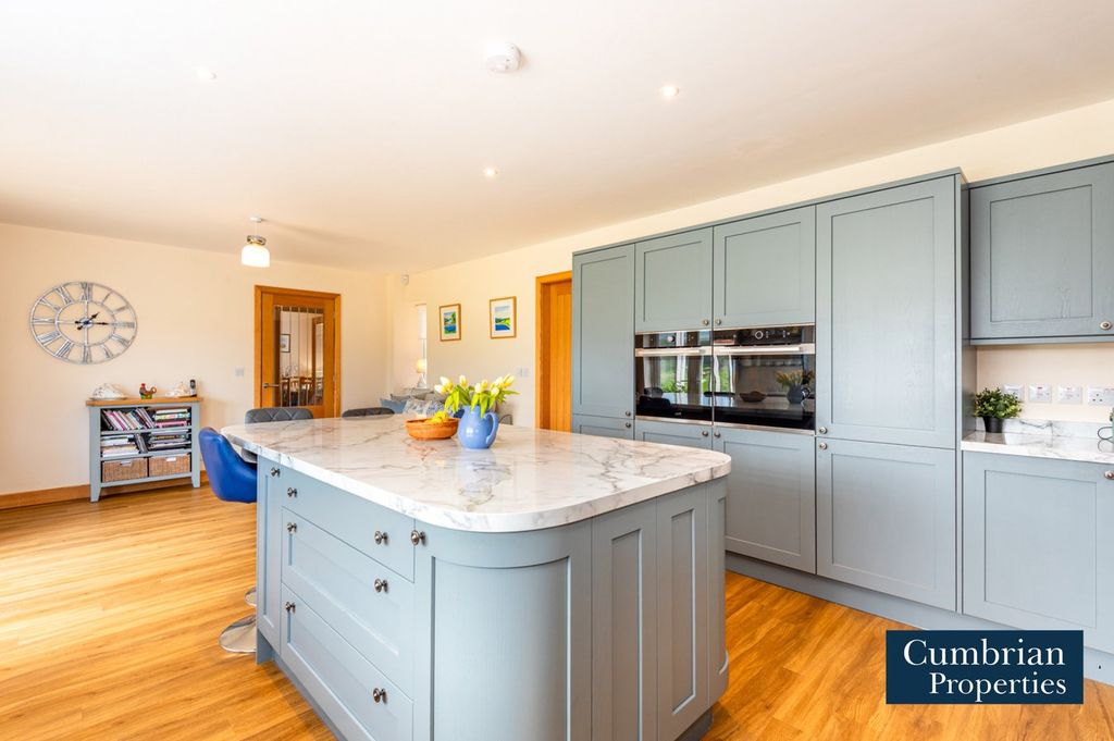 Property photo 2 of 28 Dining Kitchen