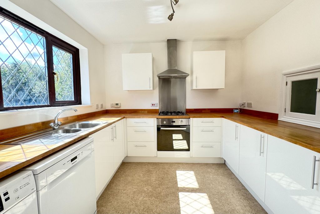 Property photo 2 of 16 Kitchen