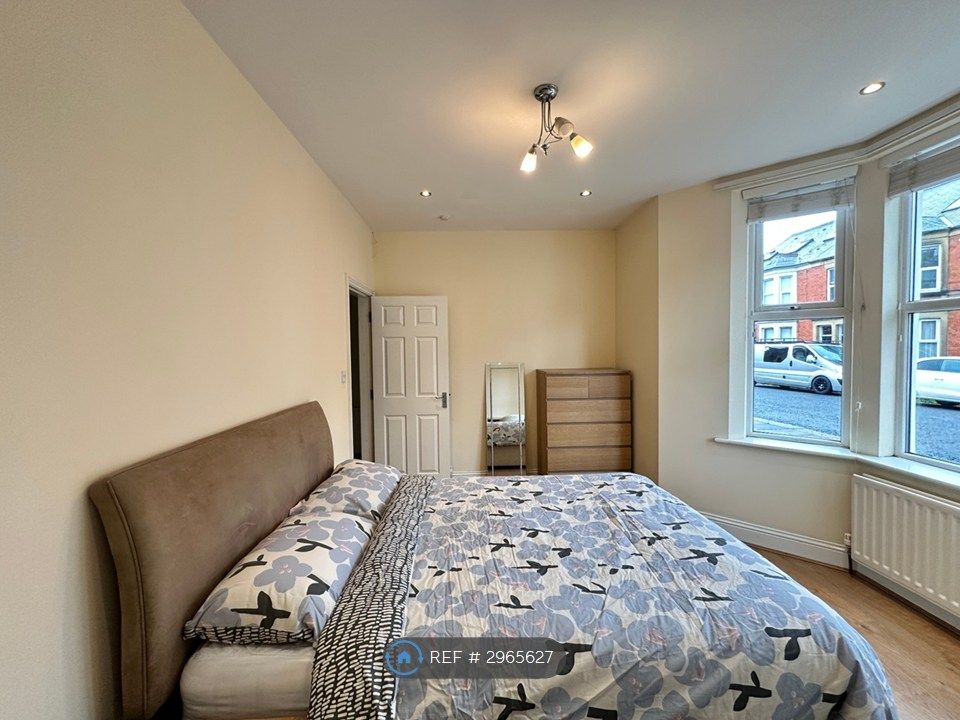Property photo 3 of 34 Front Large Bedroom