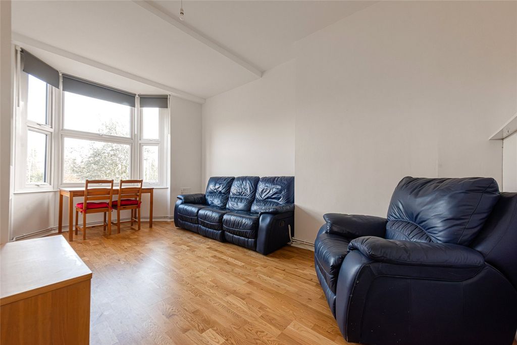 Property photo 2 of 10 Picture No. 04