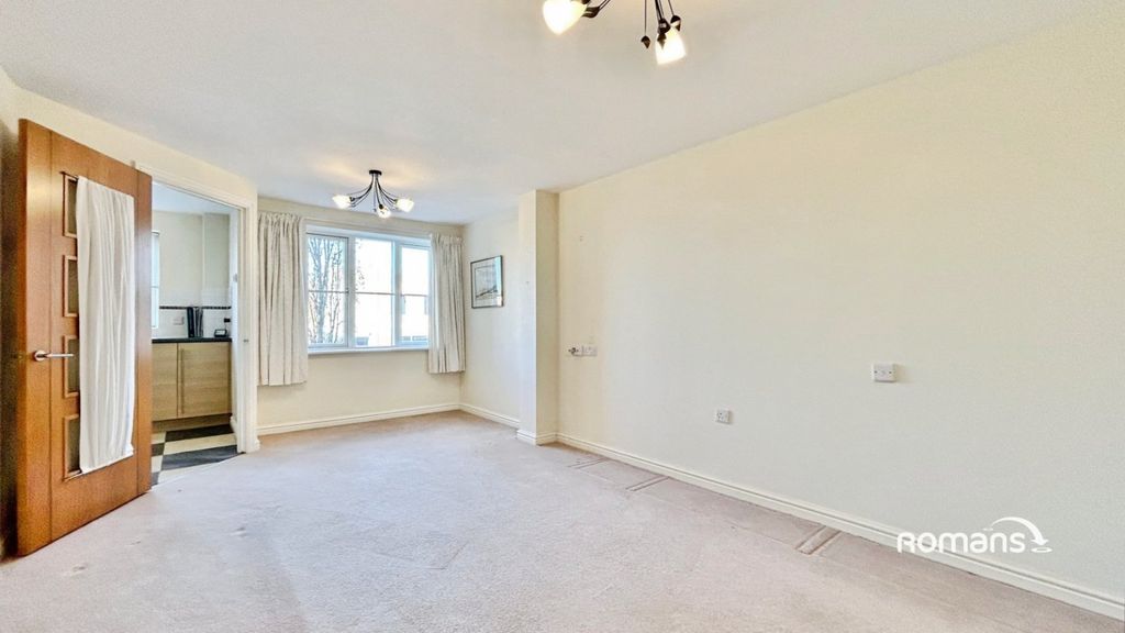 Property photo 2 of 8 Picture No. 32