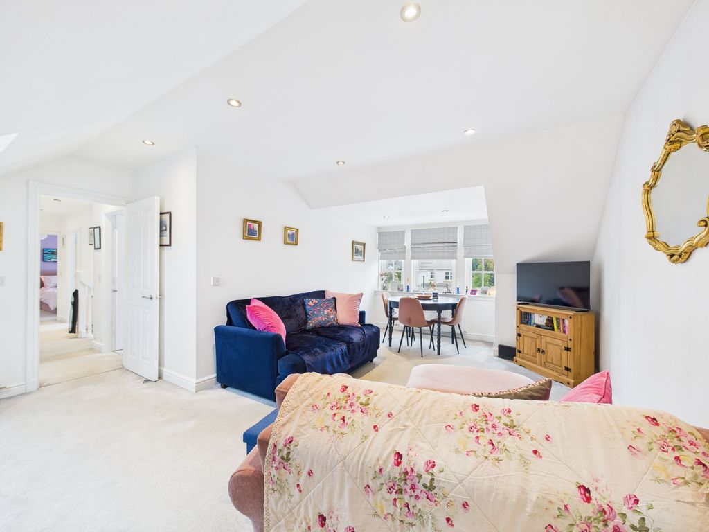 Property photo 1 of 15 Lounge