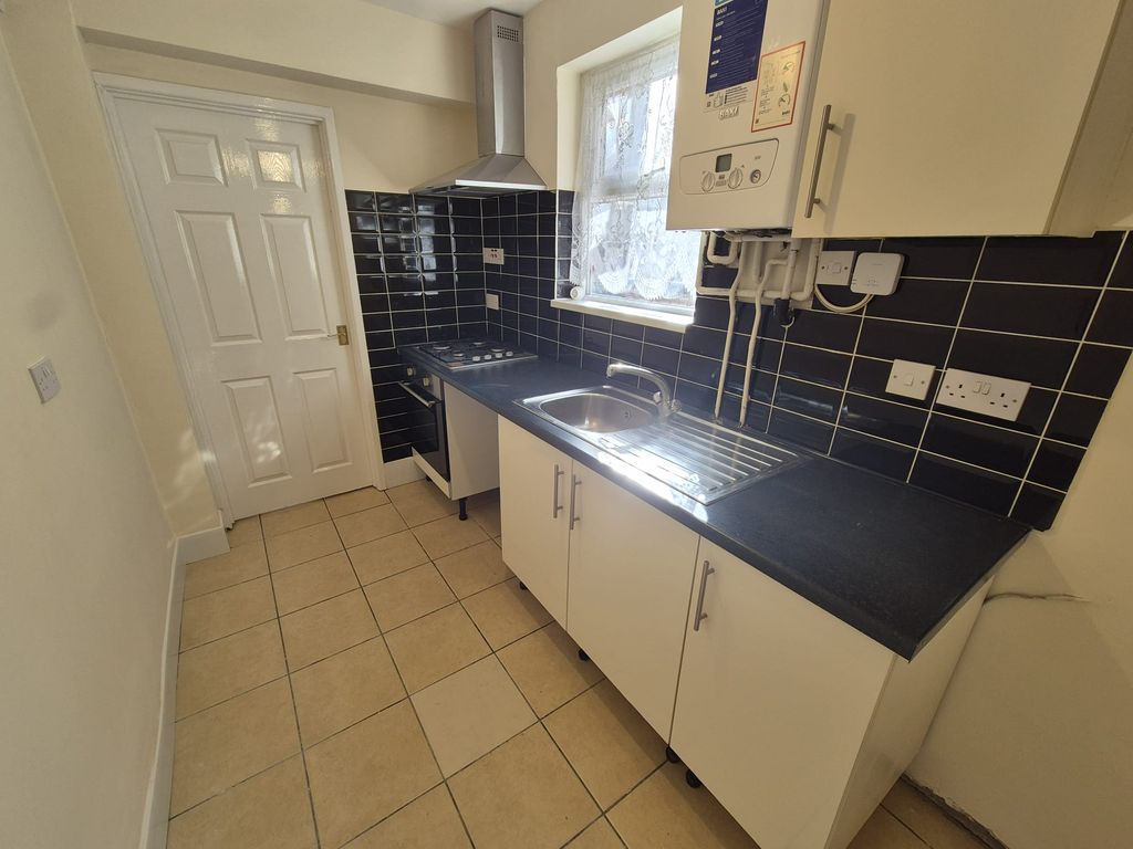 Property photo 3 of 11 Kitchen