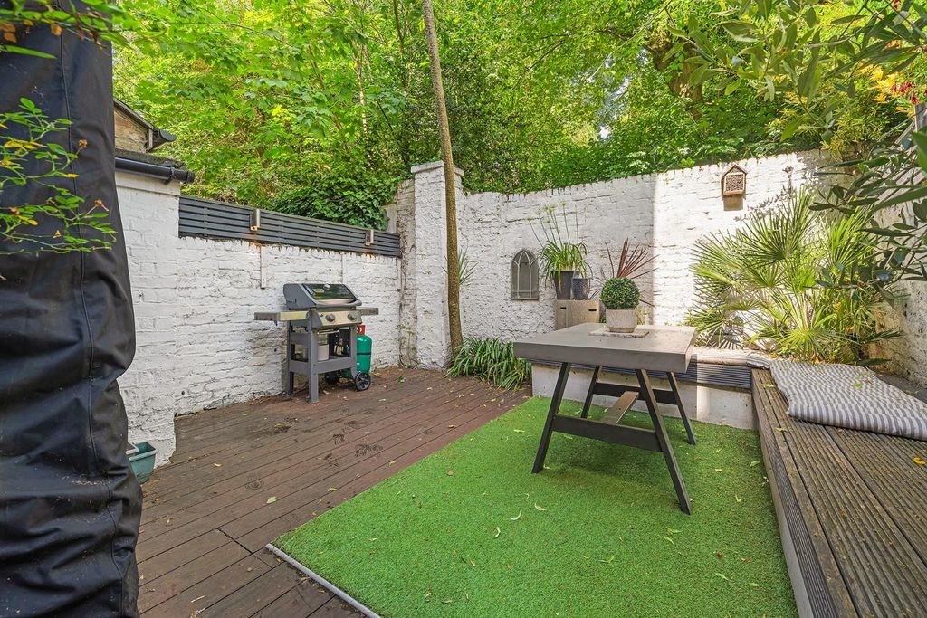 Property photo 2 of 11 Garden.Jpg