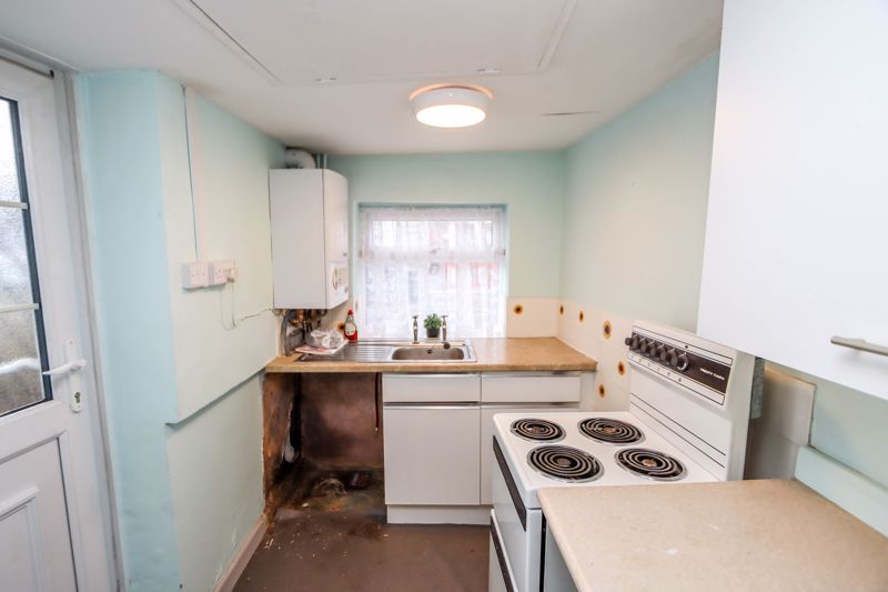 Property photo 3 of 8 Kitchen