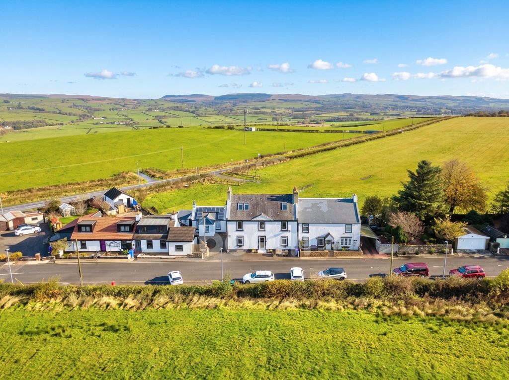 Property photo 1 of 34 Highfield, Dalry External Shot