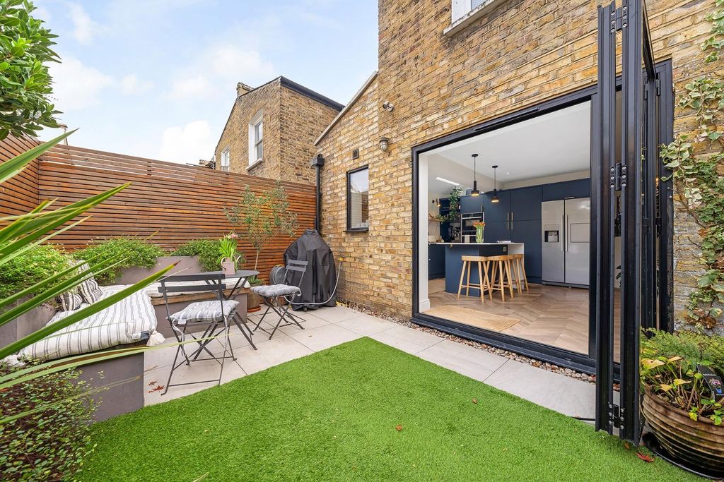 Property photo 3 of 20 Garden (2).Jpg